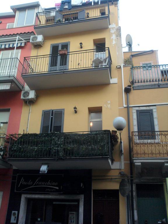 Lina House Apartment Giardini Naxos Phòng bức ảnh